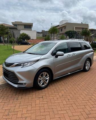 TOYOTA SIENNA 2.5 VVT-I HYBRID PLATINUM CVT
